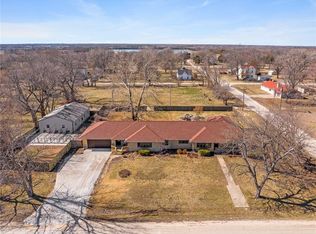 904 S Broadway Ave, La Harpe, KS 66751