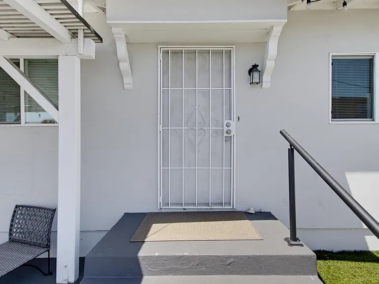 4222 Myrtle Ave — Photo 8
