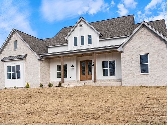 2nd image of 8 Lowell Ln