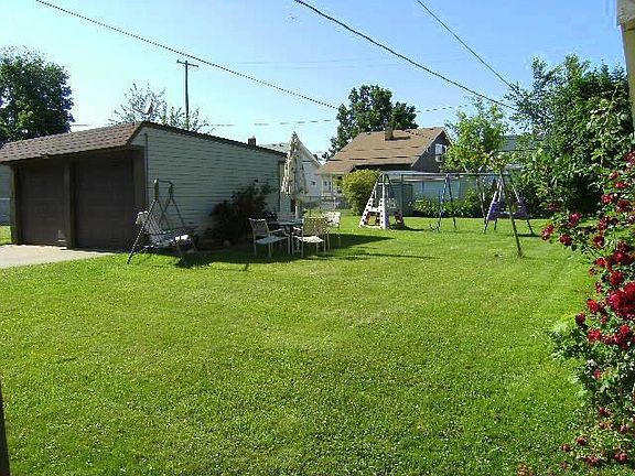 3rd image of 17102 Woodbury Ave