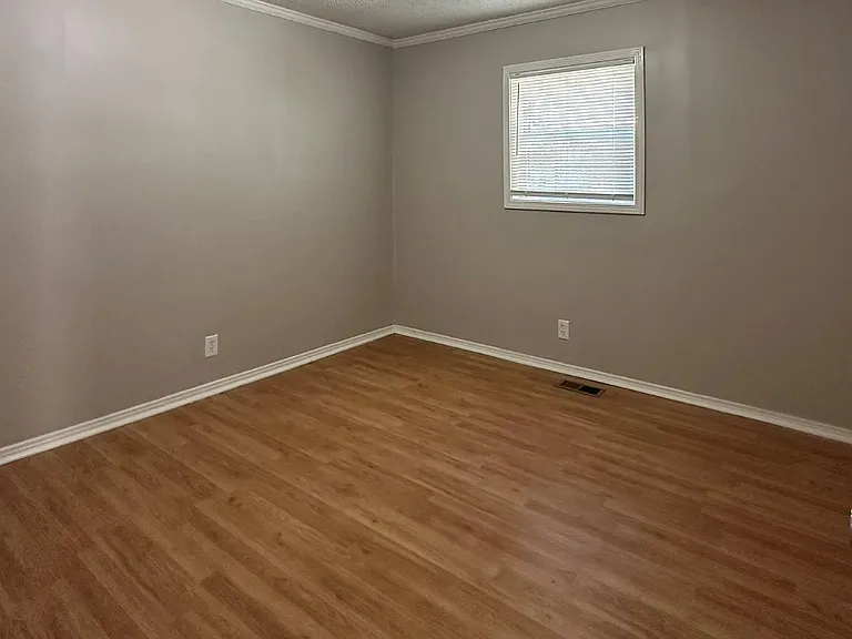 136 Melba Ave SW — Photo 3