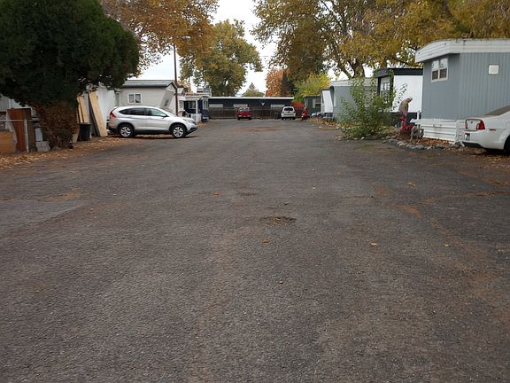 2nd image of 1029 Cedar Ave Trailer 18
