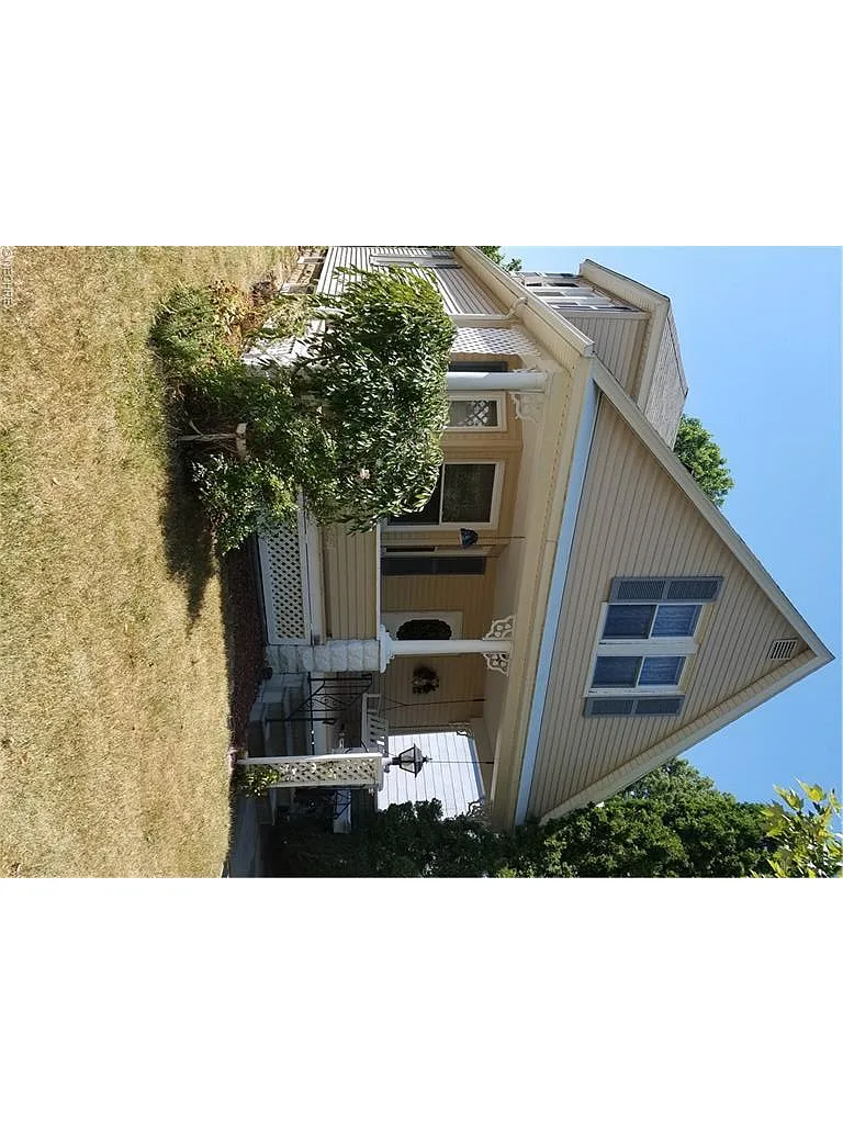 122 Longford Ave photo 1