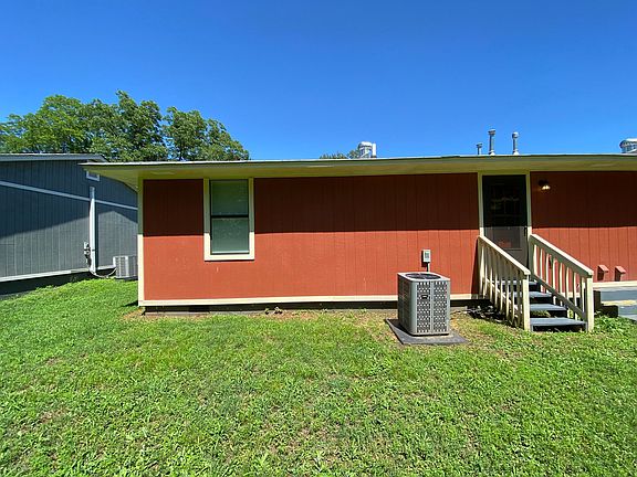 4th image of 13 Hiland Pl #B