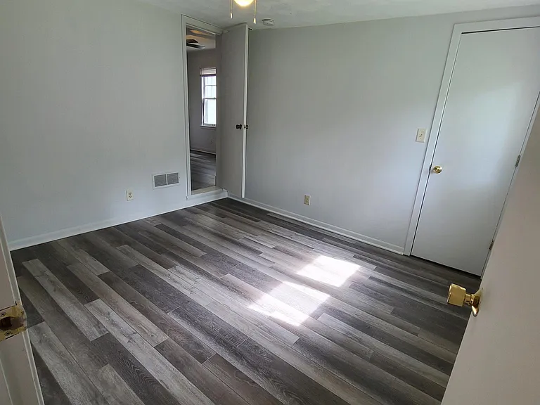 2905 S 44th St — Photo 13