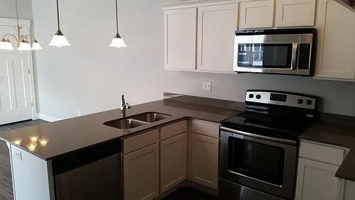 124 W Silver Springs Dr — Photo 8