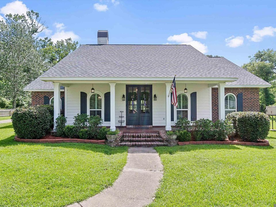 1st image of 18521 Oakwood Dr