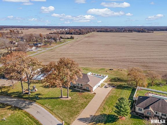 3rd image of 702 Solitude Dr