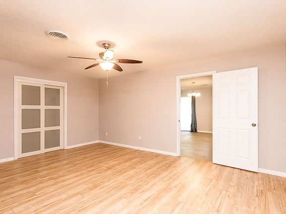 3rd image of 285 Woodlawn St