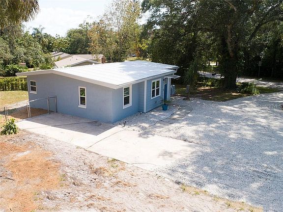 4th image of 905 Lake Ln