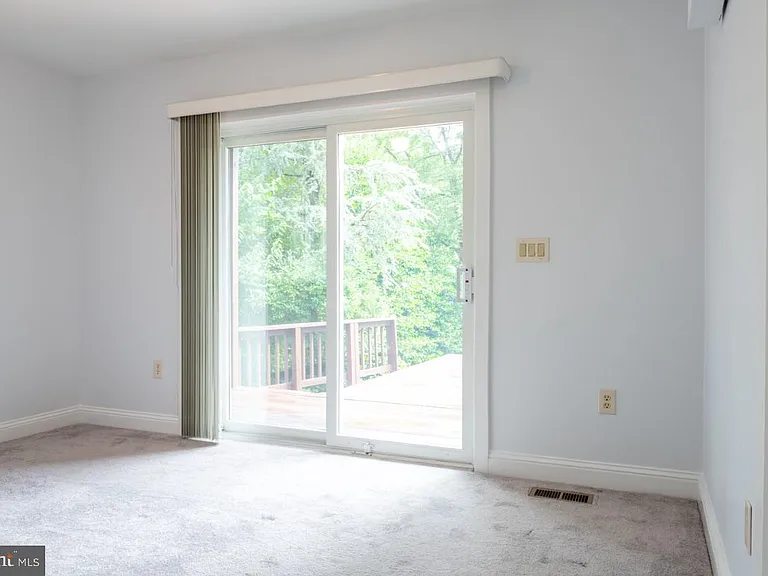 2031 Hillside Dr — Photo 24