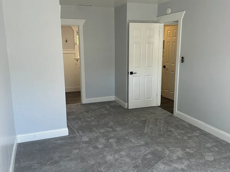 Primary Bedroom (10.5 x 19.5)