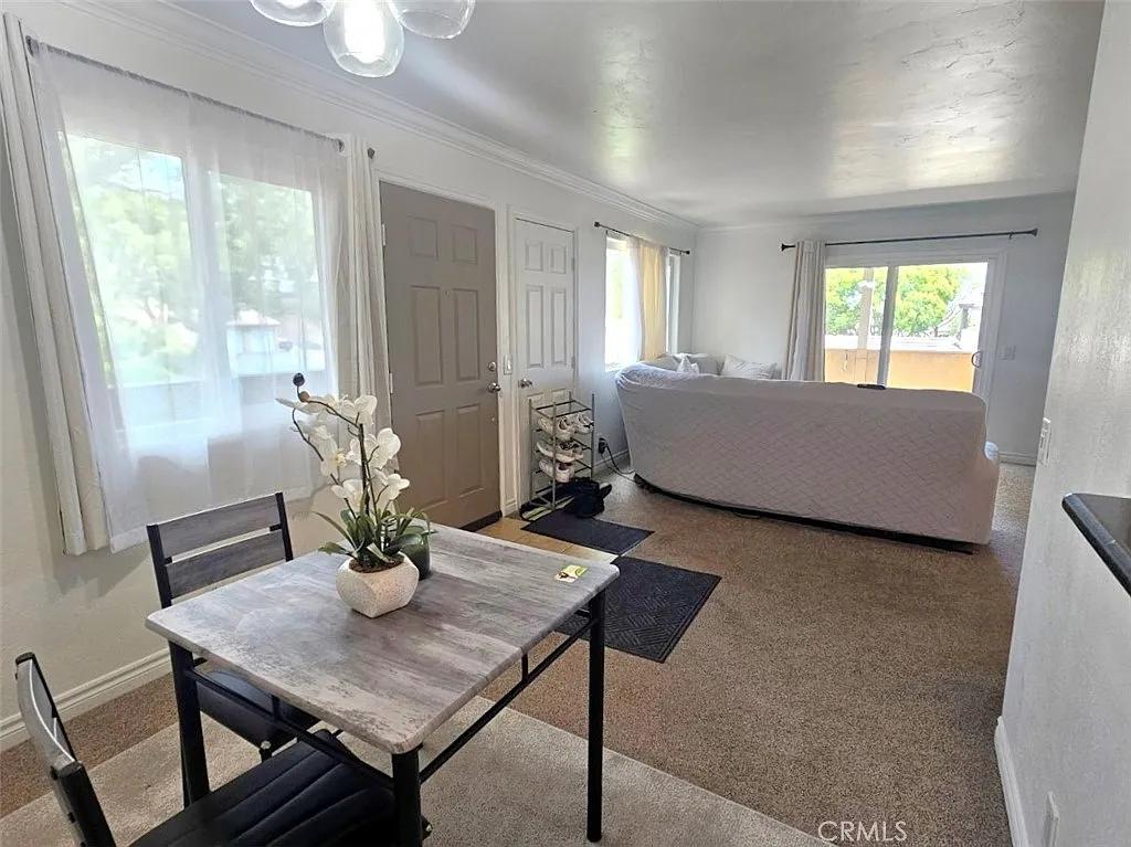 2 bed, 900 sqft, $2,650 — Photo 3