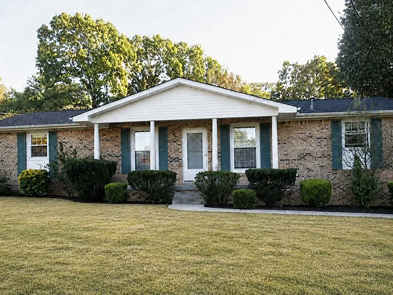 109 Ravenwood Cir — Photo 1