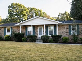 109 Ravenwood Cir, Dickson, TN 37055