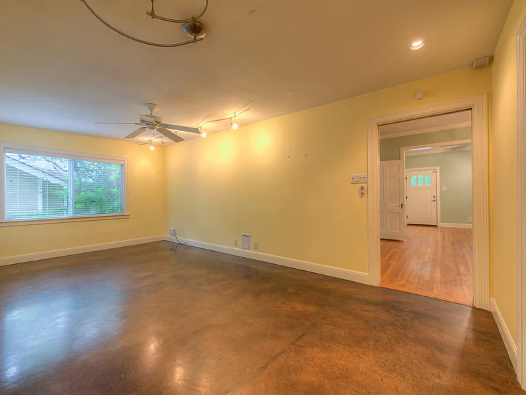 720 Sparks Ave — Photo 15