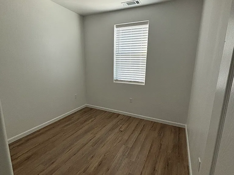 1093 Buena Vista Ln — Photo 5