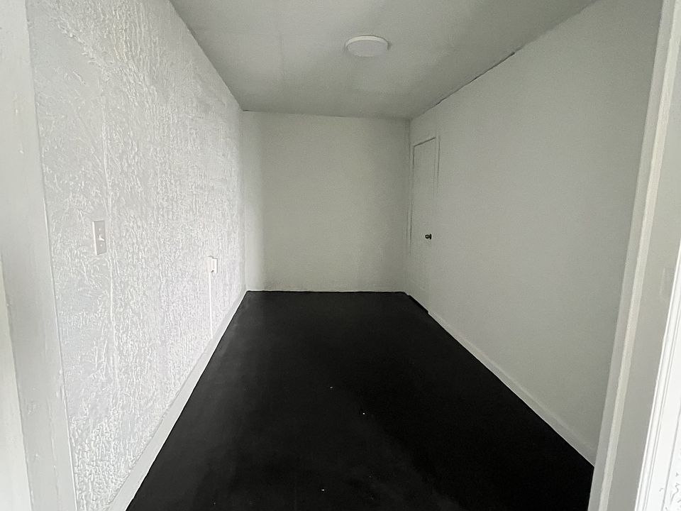 1st image of 212-218 E 2nd St #4