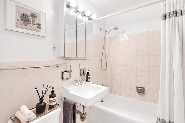 Rented by Level Group | media 9