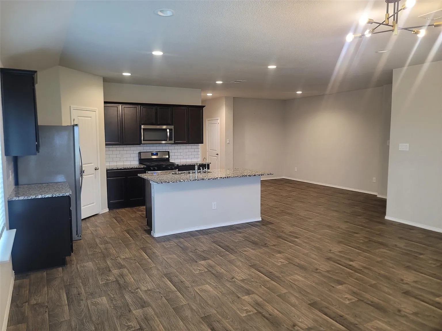 4 bed, 2078 sqft, $2,395 — Photo 2