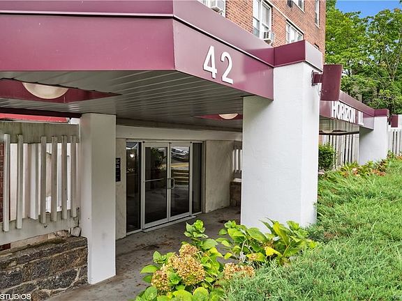 2nd image of 42 Pine St APT 7J