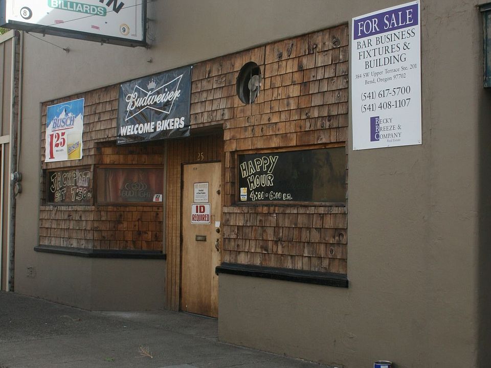2nd image of 25 SW D St