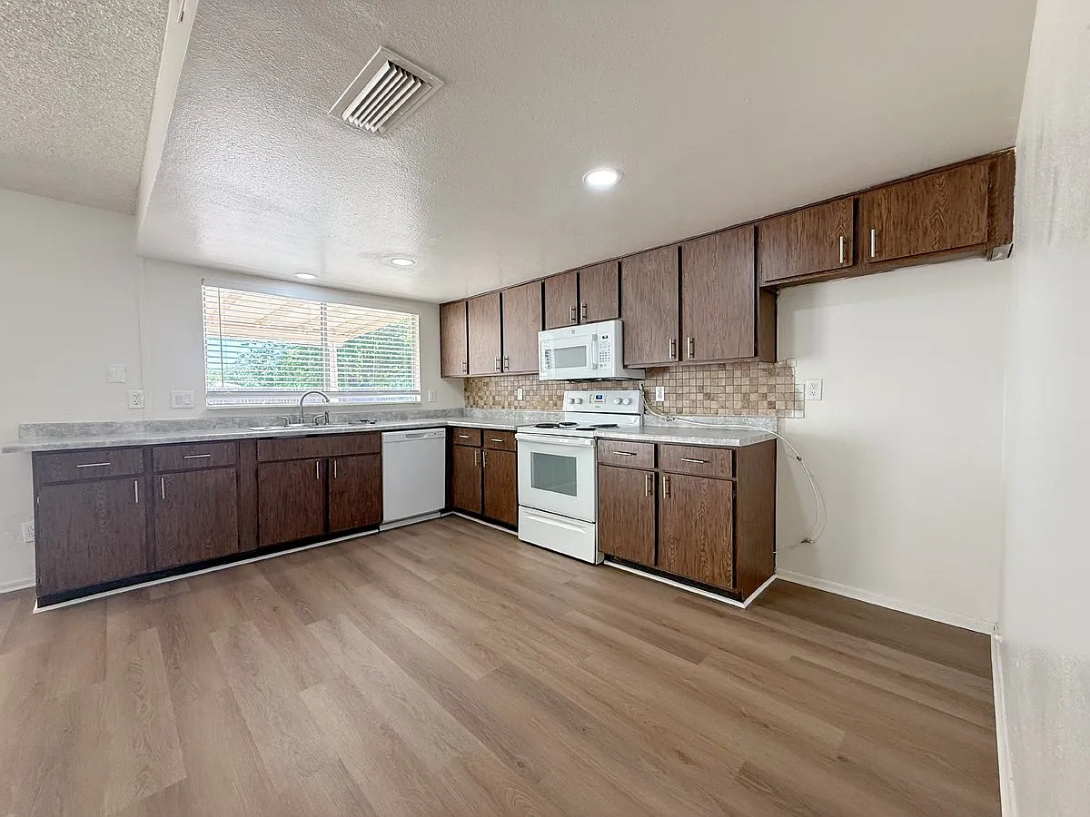5321 W. Sierra St. — Photo 3