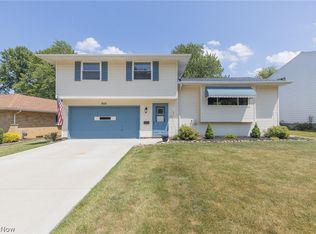 7031 Edgecliff Dr, Parma, OH