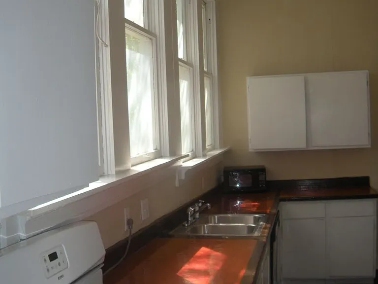 915 W 23rd St #C — Photo 10