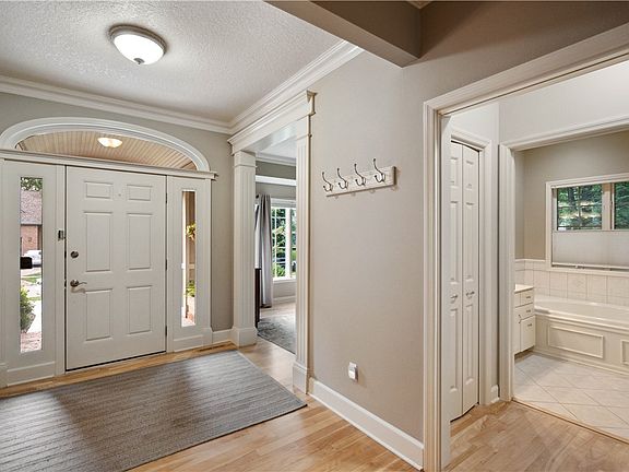 3rd image of 6200 Oakwood Hills Dr