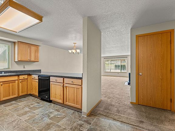 4th image of 512 SE 157th Ave Unit 27