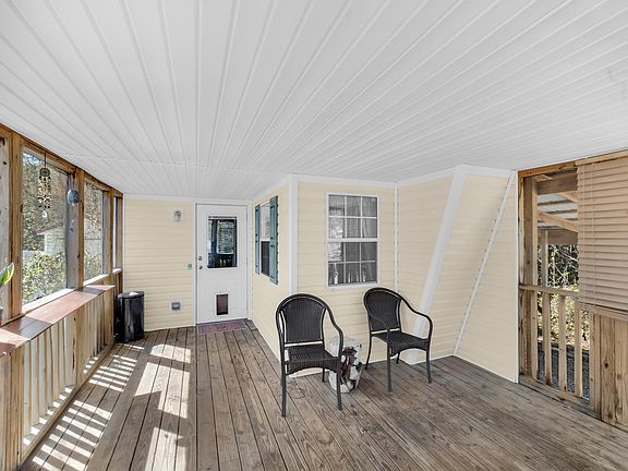4th image of 1449 Suncrest St