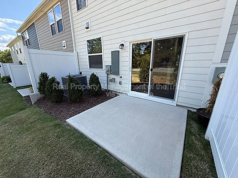 112 Parker Ln — Photo 15