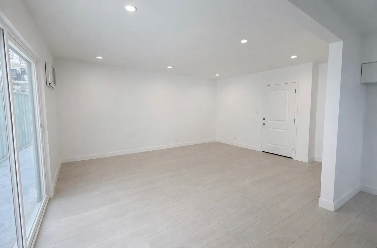 324 South Kenmore Avenue — Photo 3