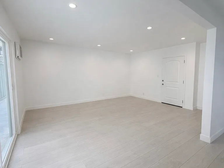 324 S Kenmore Ave — Photo 3