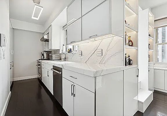 3rd image of 205 E 63rd St Ph E