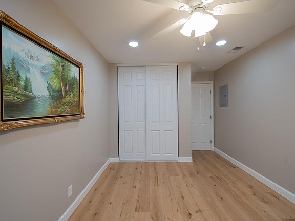 3rd image of 485 La Conner Dr APT 3