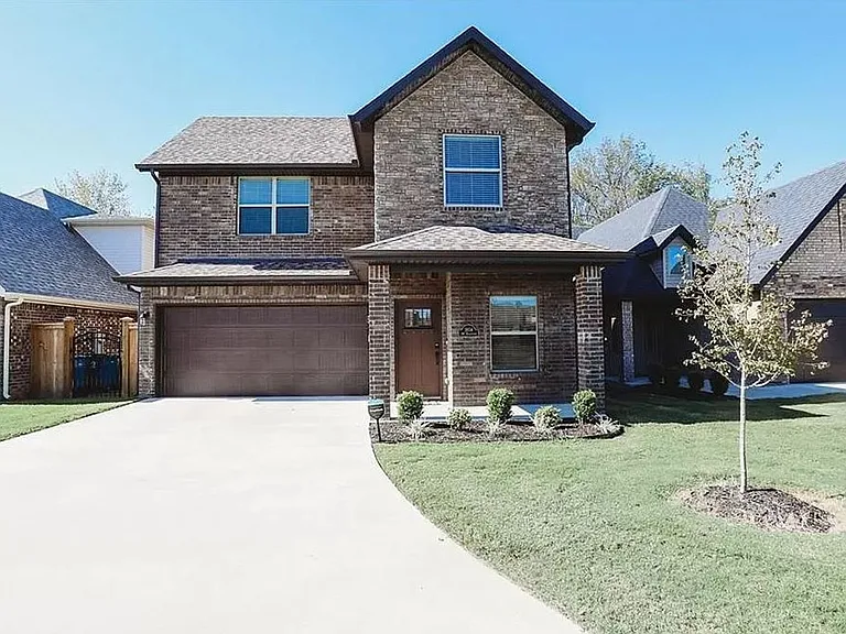 1804 SW Riverstone Rd — Photo 1