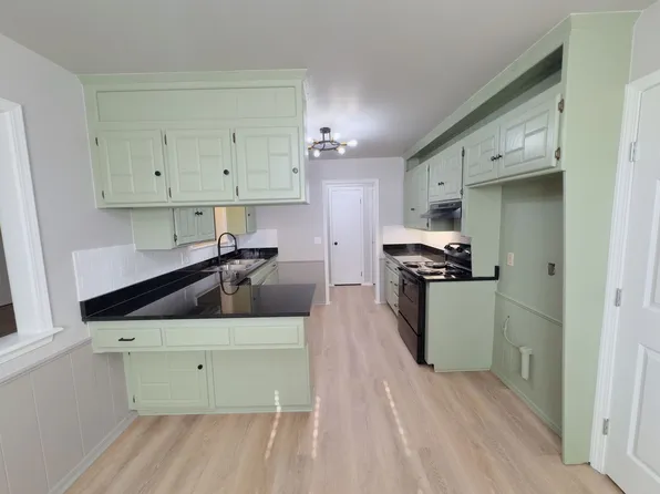 7028 Elk Canyon Rd, Oklahoma City, OK 73162