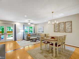 6149 Green Hollow Ct, Springfield, VA 22152
