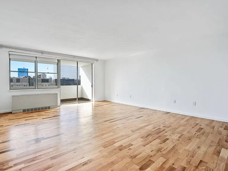 8 Whittier Pl #21G — Photo 2