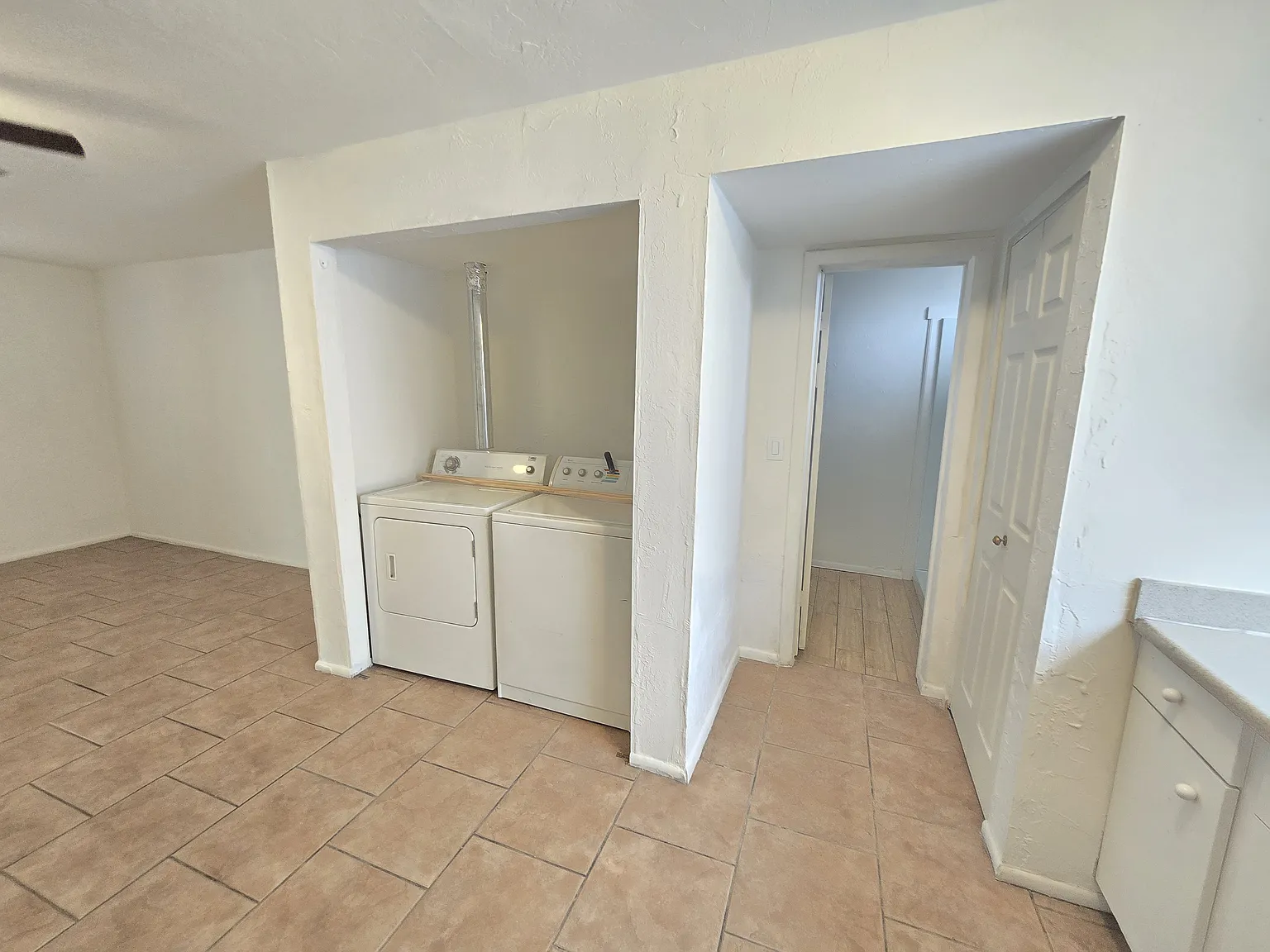 2 bed, 1.5 bath, 700 sqft, $1,400 — Photo 4