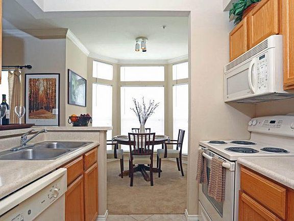 2nd image of 1525 Grand Avenue Parkway 2b #2B-2Ba-919Sqft