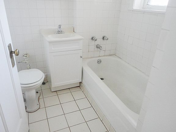 4th image of 5047 N Damen Ave APT 3W