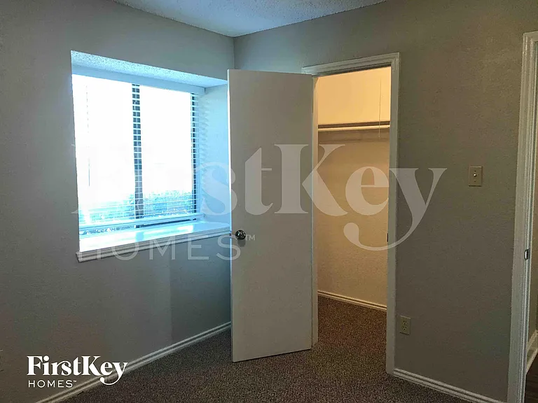 1007 Creighton Ct — Photo 12