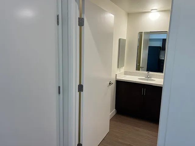 3 bed, 1076 sqft, $2,621 — Photo 3