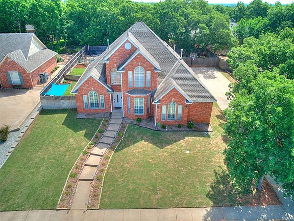 2nd image of 300 Hamptonridge Rd