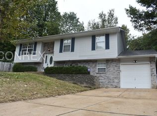 5039 Country Valley Dr, Imperial, MO 63052