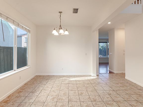 4th image of 351 Danbury Pl