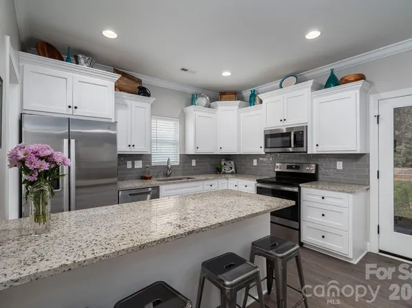 107 Hillcrest St, Shelby, NC 28152